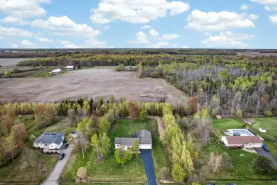 THE ULTIMATE MULTI GENERATIONAL OPPORTUNITY! 52 Kimberly Ave, Kemptville, ON, Canada - Two spacious...