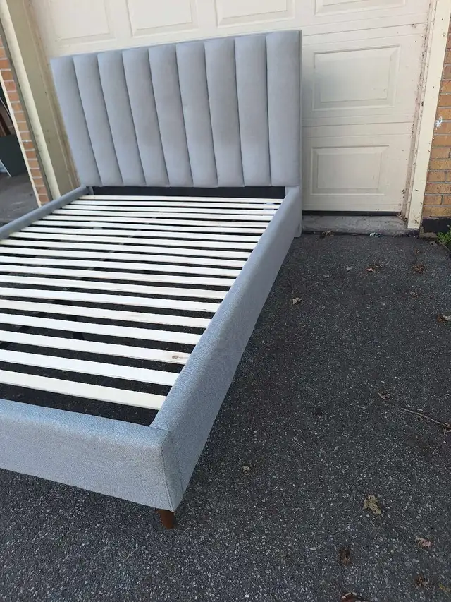 Beaudyrest Queen Bed Frame and Mattress63860082558977121
