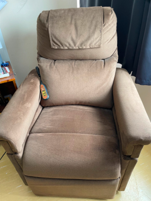 New condition power reclining/lift chair in Health & Special Needs in North Bay - Image 2