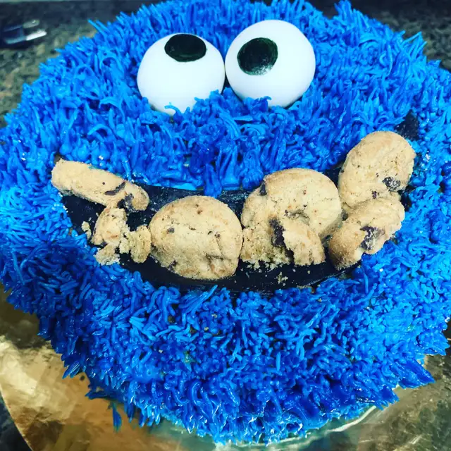 Custom cakes and cupcakes 565173678076733443