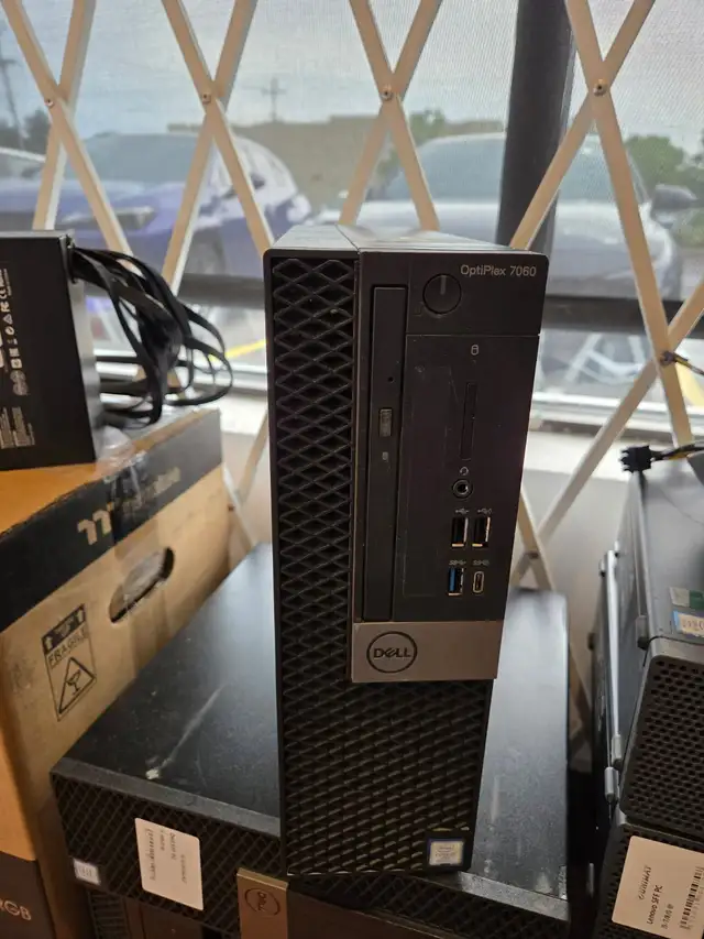 Dell OptiPlex 7060 SFF – i7 8th Gen / 16GB / 256GB SSD in Desktop Computers in City of Toronto - Image 2