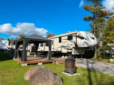 Située au très beau camping familial Magog -Orford, c’est une belle opportunité pour devenir saisonn...