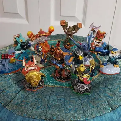 ADDITIONAL PICS CAN BE FOUND HERE https://photos.app.goo.gl/dQVdUscn4XxwAgvq7 Cash only. No Shipping...