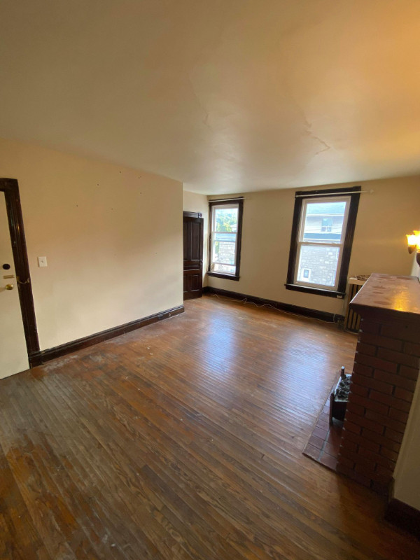 1 Bedroom Available in a 2 Bedroom Apartment Close to UofG Long Term