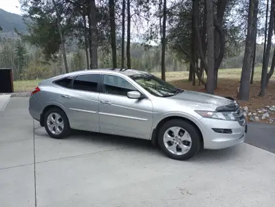2010 Honda Accord Crosstour AWD, 271hp V6, 5 speed automatic with on demand all wheel drive. Second...