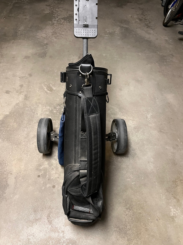 Selling golf bag and golf push cart  in Golf in Winnipeg