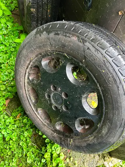 4 mags 16 pouces dont 2 sont montés sur pneus Pirelli pour Volk Westfalia 1986 et autres