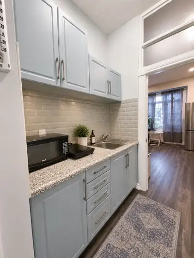 Bachelor Bright 1ST-level townhouse Bachelor unit in the East York area, O'Connor Dr and Northline $...