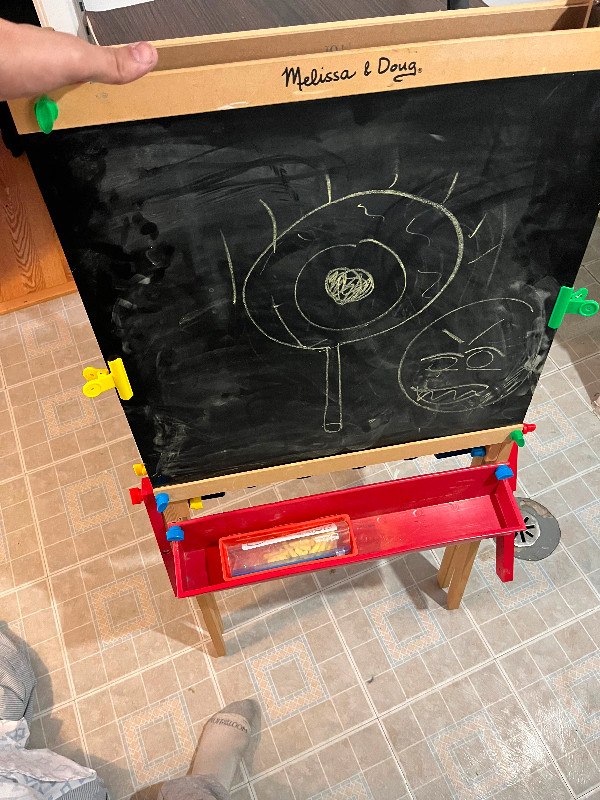 Kid’s Easel in Hobbies & Crafts in Ottawa - Image 3