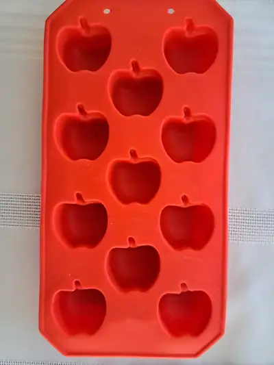 Moule à glaçons / Ice cube tray, View more