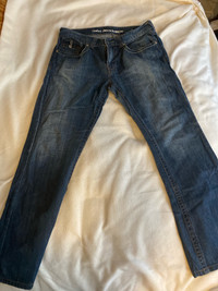 Guess men’s jeans 34/32 used but in great condition 