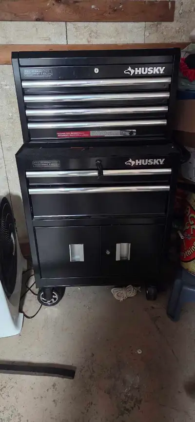 Coffre Outils Husky demande 150$ 514 972 3858