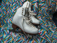 Girls size 3.5 skates JACKSON FREESTYLE .. runnymede subway