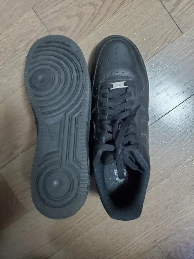 Nike Air Force 1s Black Size 10.563804702621825121