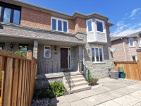 For Lease: 3-bedrooms townhouse in Newmarket