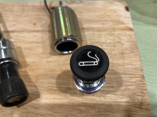 Datsun parts in Arts & Collectibles in Revelstoke - Image 4