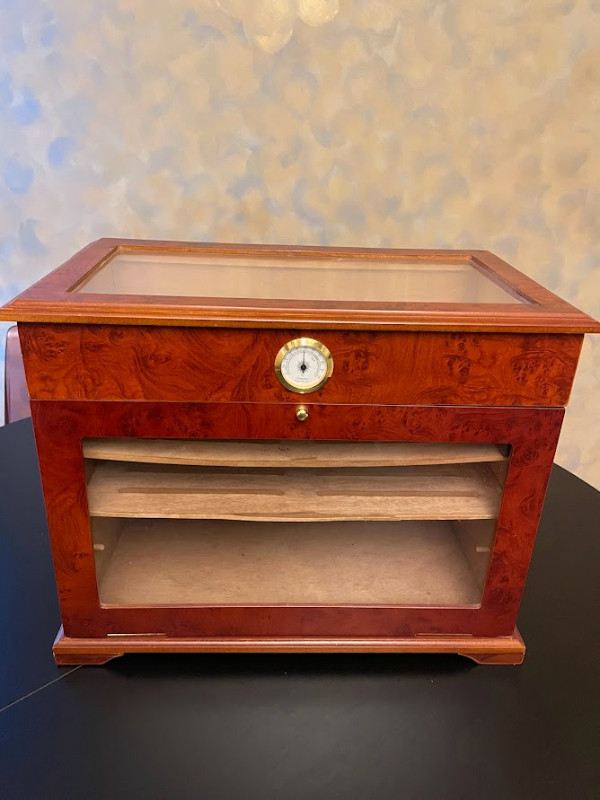 Elegant Humidor for Cigars in Hobbies & Crafts in Vancouver
