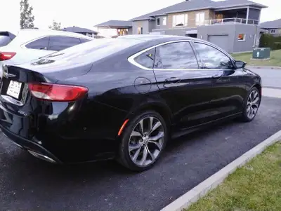 2015 tout équipé V6 4WD 234 000km tres bonne condition 9 vitesses avec mode paddle shift Pneus hiver...