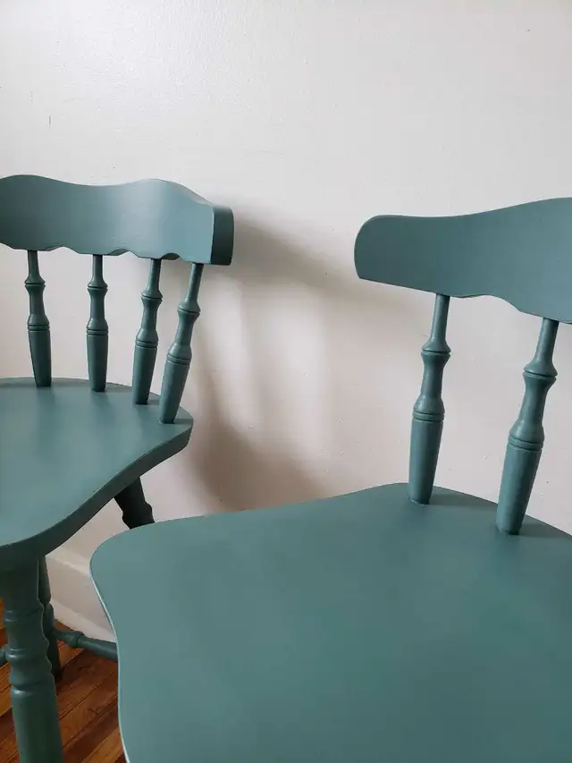 Gorgeous Refinished Solid Wood Aspen Valley Swivel Bar Stools in Chairs & Recliners in Kingston - Image 8
