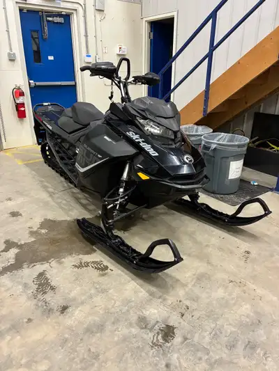 2018 skidoo 850 Great shape 146x2.5 track in perfect shape Electric start only new battery last year...