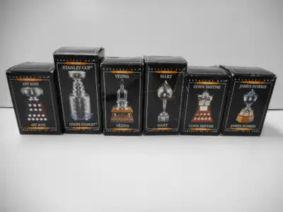 2003 MCDONALD'S TROPHÉ, TROPHY SET COMPLET AVEC PRÉSENTOIR, View more