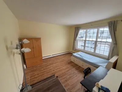 Room rent Walk to UPEI 5 minuts, and walking distance superstore too. Ideal for UPEI students,female...