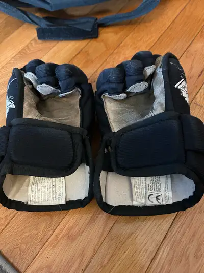 Youth hockey gloves, View more