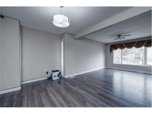 Home for Rent (with Single Garage) - Martindale NE