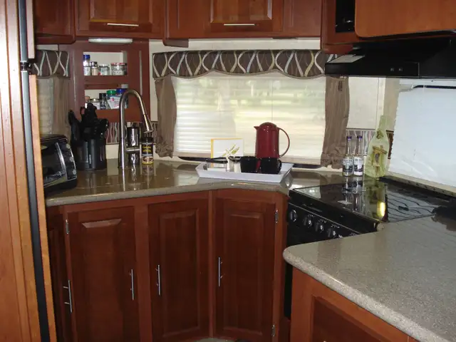 2015 forest river Flagstaff V-Lite {one owner} in Travel Trailers & Campers in Regina - Image 3
