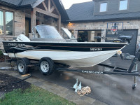 Crestliner SuperHawk 1600 sport/fish boat