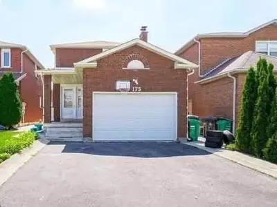 3 bedroom 2.5 bathroom and 3 parkings house on rent !