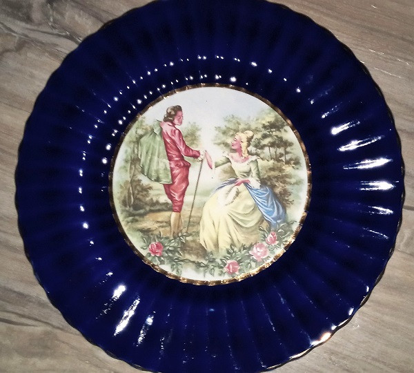 Decorative Plate by Wade England in Arts & Collectibles in Comox / Courtenay / Cumberland