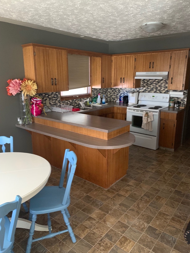 Room for rent for female U of L student Room Rentals & Roommates