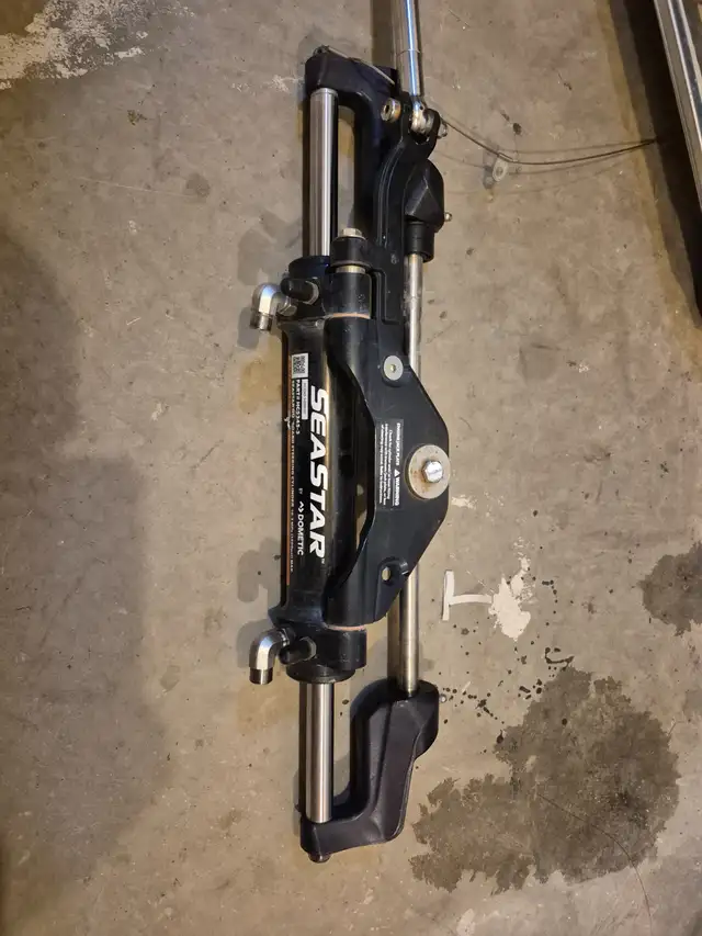 Seastar hydraulic steering ram in Other in City of Halifax - Image 4