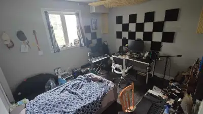 Spacious bedroom for rent