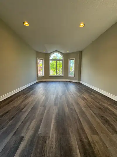SPACIOUS 2 BDRMS UPPER LEVEL FOR LEASE AT SOUTH WEST