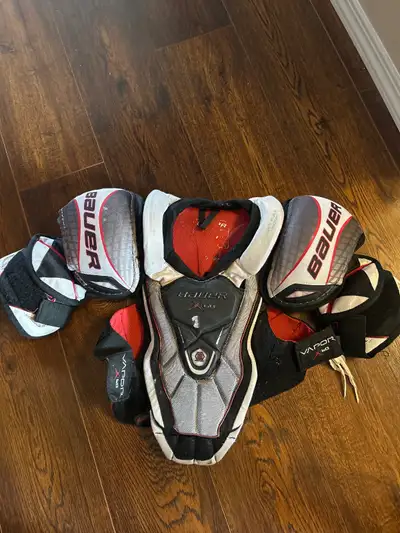 Bauer Vapor 60 Junior medium shoulder pads, View more