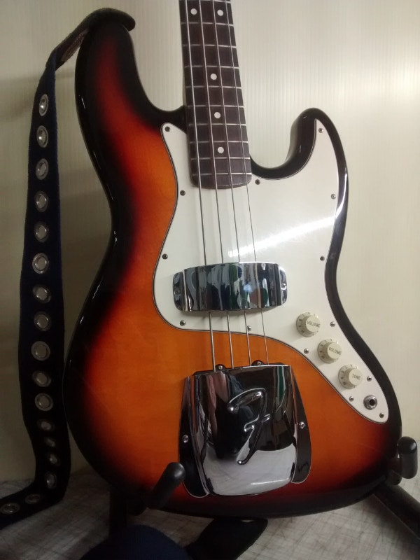 BASS GUITAR FOR SALE Guitars Kawartha Lakes Kijiji