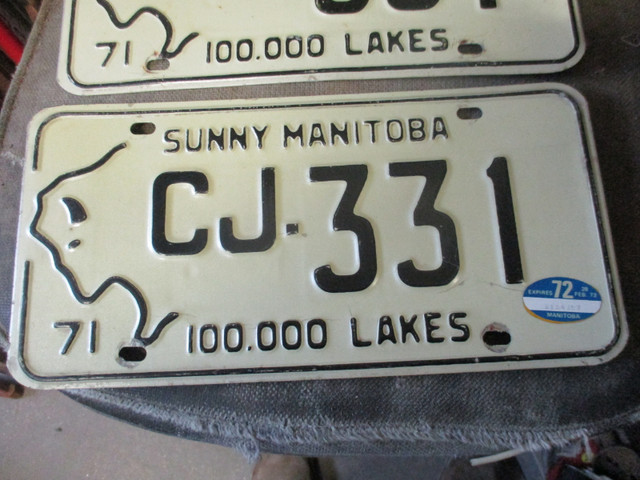 1971 - 1972 MANITOBA CAR PASSENGER LICENSE PLATE PAIR $20.00 in Arts & Collectibles in Winnipeg - Image 3