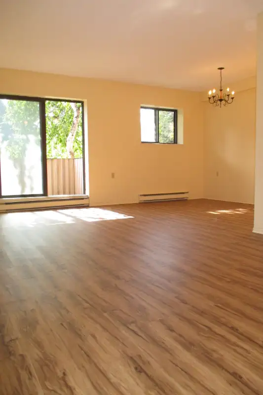 Orangeville Apartment With Closets Galore and Balcony in Long Term Rentals in Oakville / Halton Region - Image 3