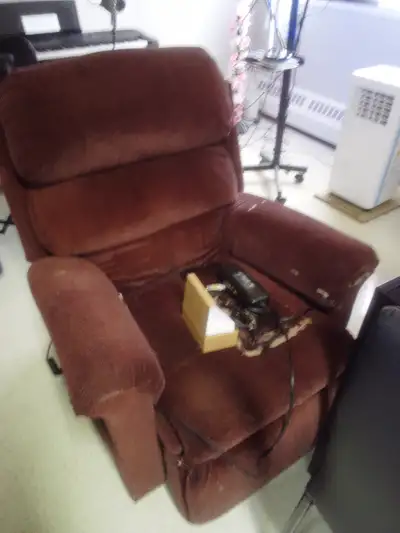 Free reclyner chair, View more