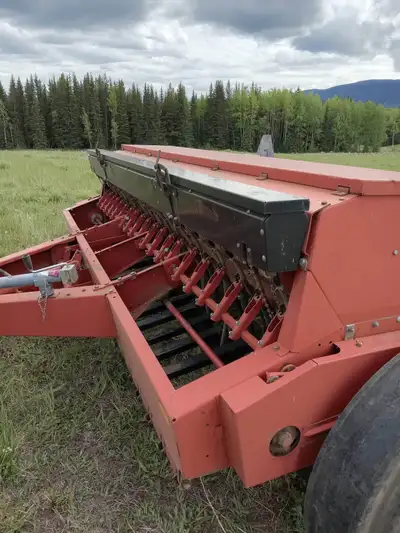 10’ Case IH 5300 Seed Drill, very good condition, not used much. Just finished seeding, works great....