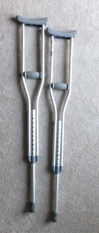 AMG Adjustable Aluminum Youth Crutches - 4'6" - 5'2"