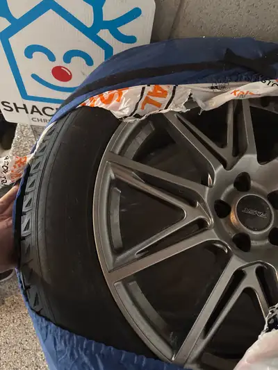 These are winter tires on rims with the specification 275/45R20 110 XL. These tires have been previo...