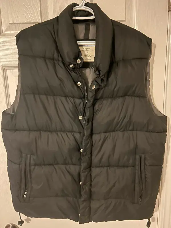 Black Puffer Vest from Old Navy in Men's in Brantford - Image 2