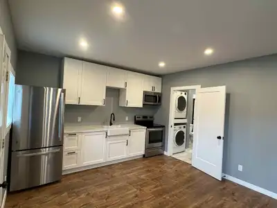 Bachelor unit in wasaga beach Brand new : Plumbing Electrical Flooring Shower Kitchen Insulation ......