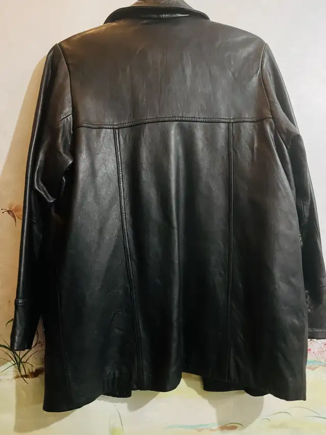 Women’s Danier Leather Jacket- Size L in Men's in Mississauga / Peel Region - Image 5