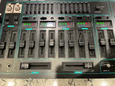 Realistic SSM-2200 Stereo mixer/pre-amp/Phono, View more