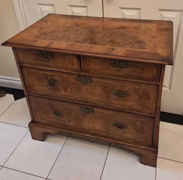Early 18th Century Walnut Chest of Drawers in Hutches & Display Cabinets in City of Toronto - Image 4
