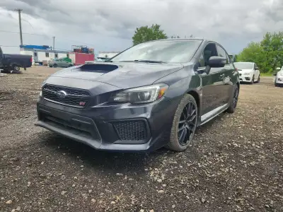Subaru STI 2018 Sport. 156 000km Toit ouvrant Plusieurs entretiens recent, 4 bearing de roues, ballj...